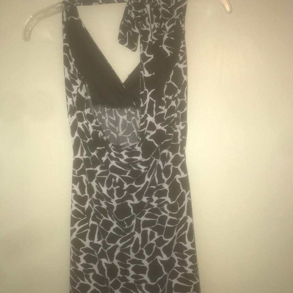 Halter top. - Picture 2 of 3